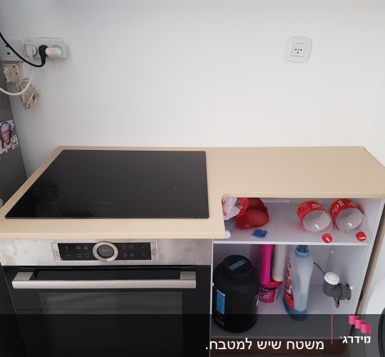 שיש מטבח עם כיריים ותנור מובנה